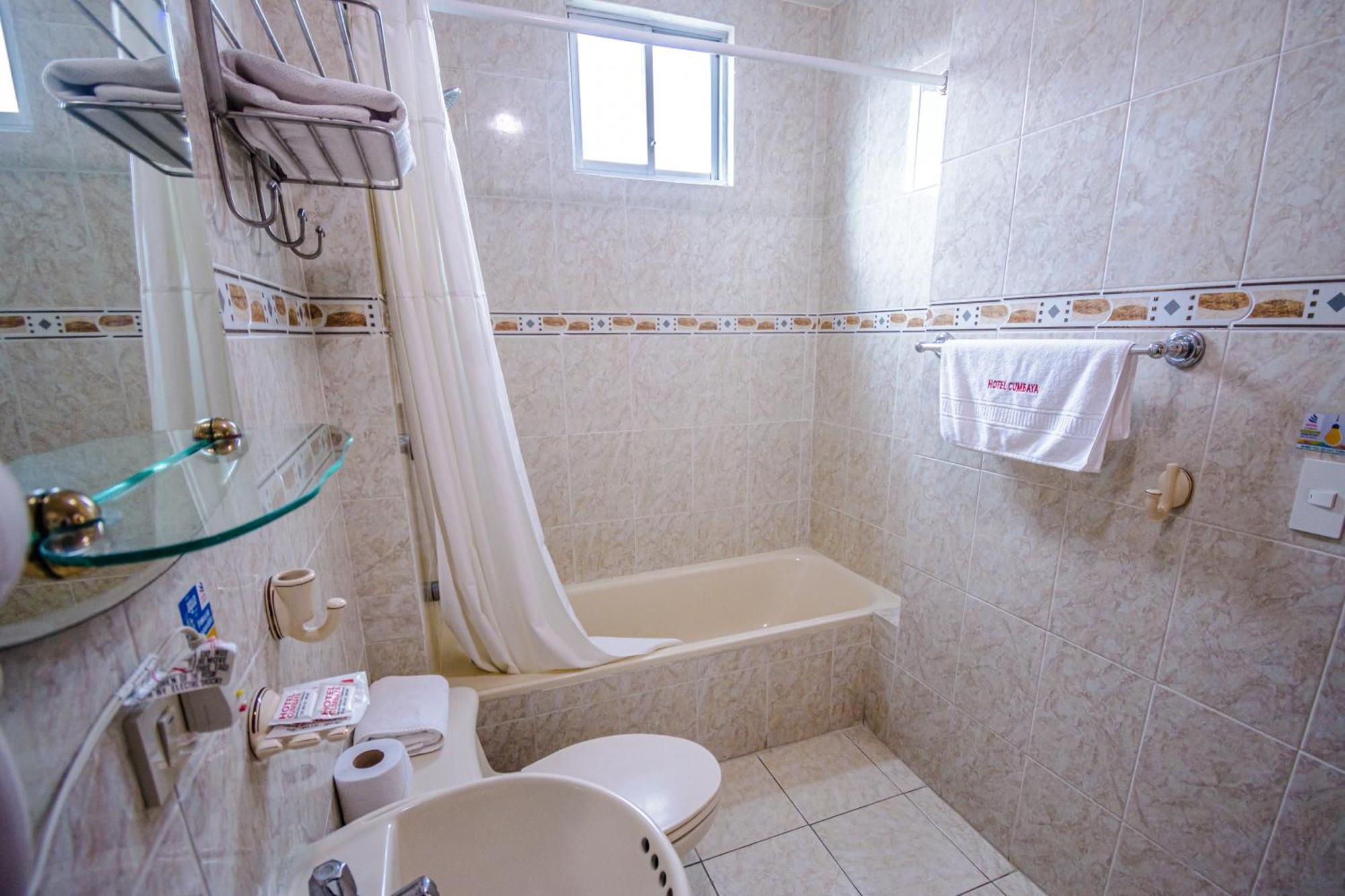 Hotel Cumbayá Sanvy Quito Szoba fotó